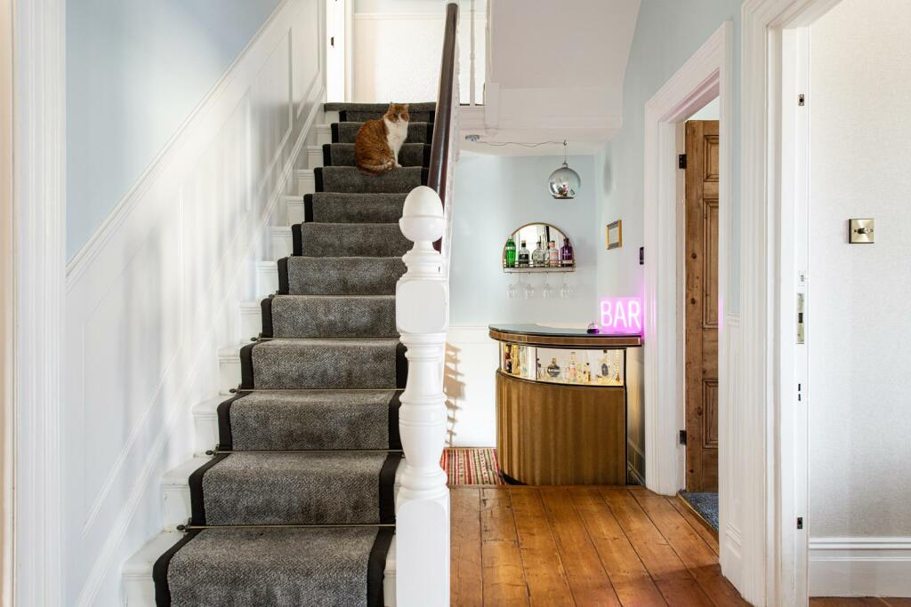 Hallway_2.jpg