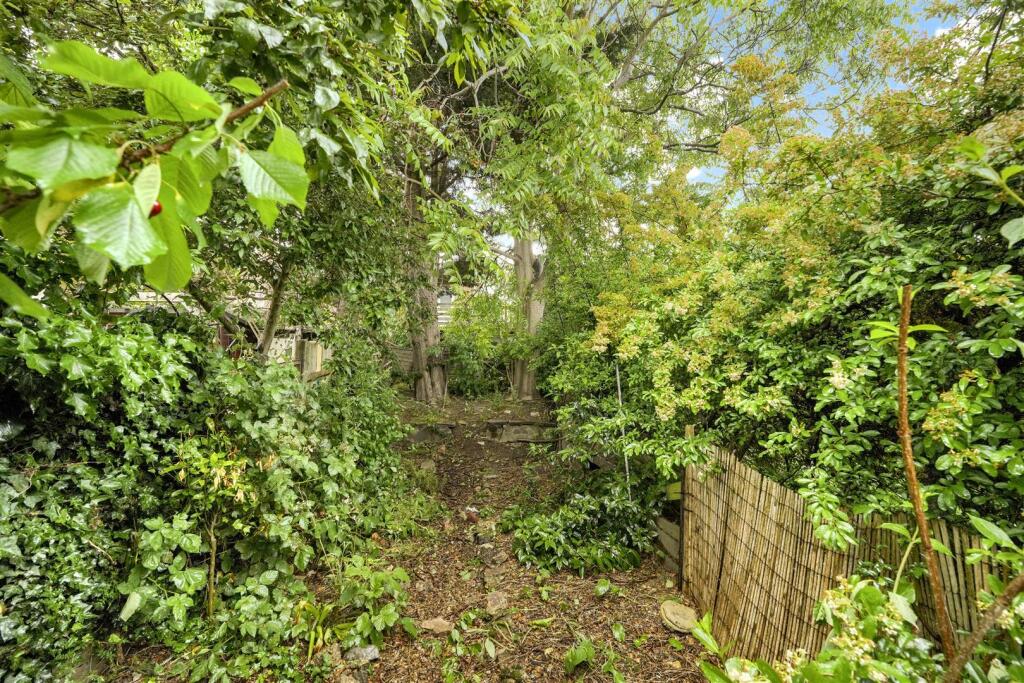 Hove Avenue, E17