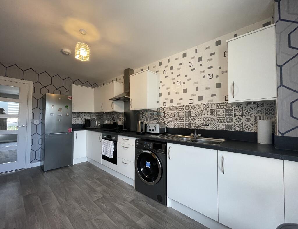 Kitchen b.JPG