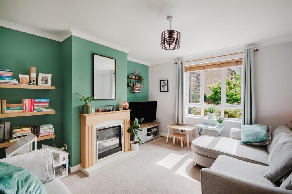 32 Oxford Square 1.jpg