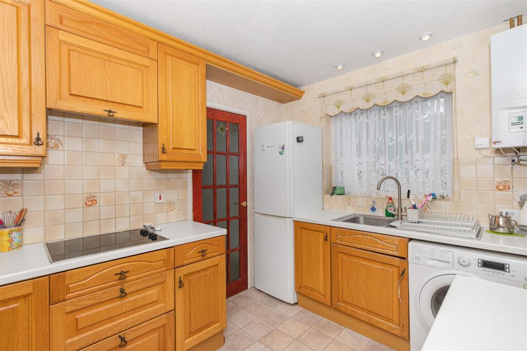 Kitchen 2.jpg