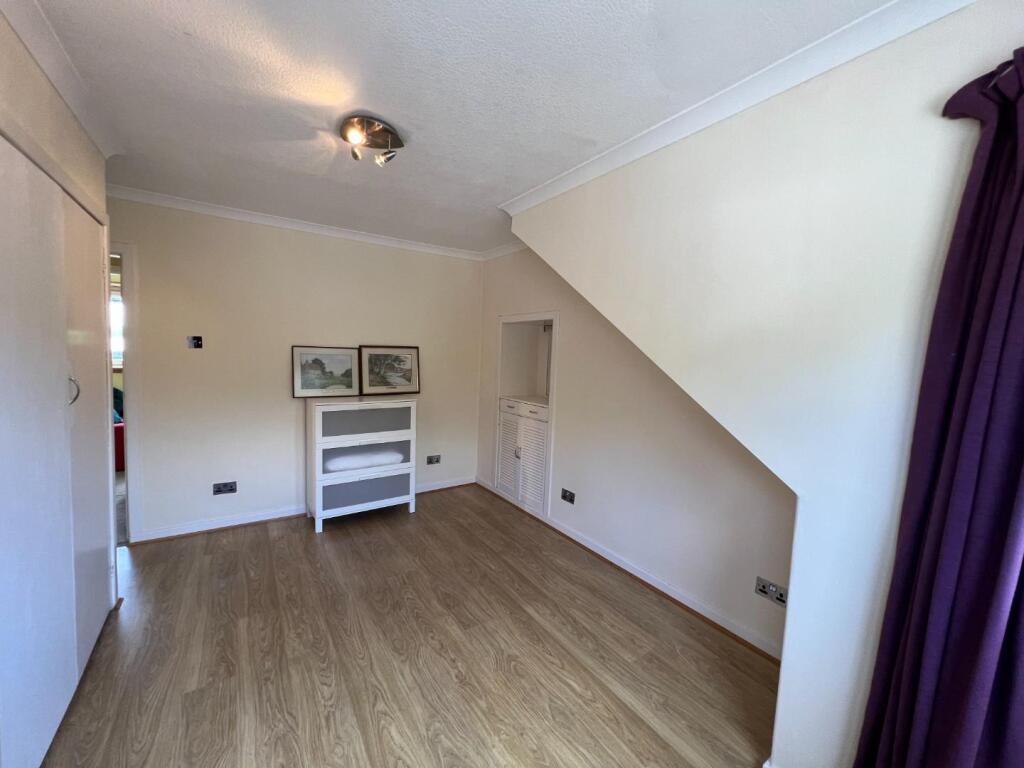 Master Bedroom (with en suite)