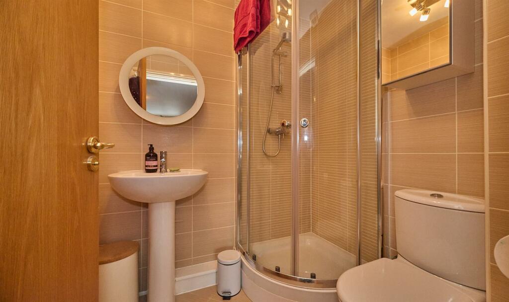 EN SUITE SHOWER ROOM