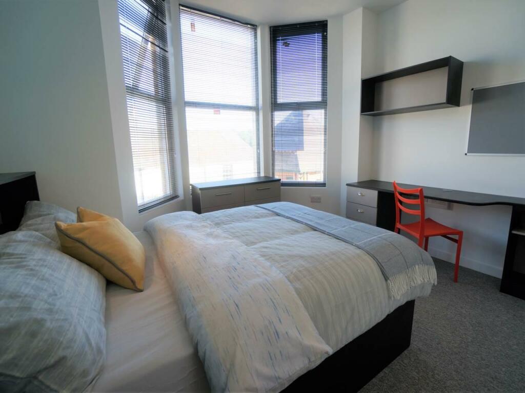 5Holyhead_bedroom2.1.JPG