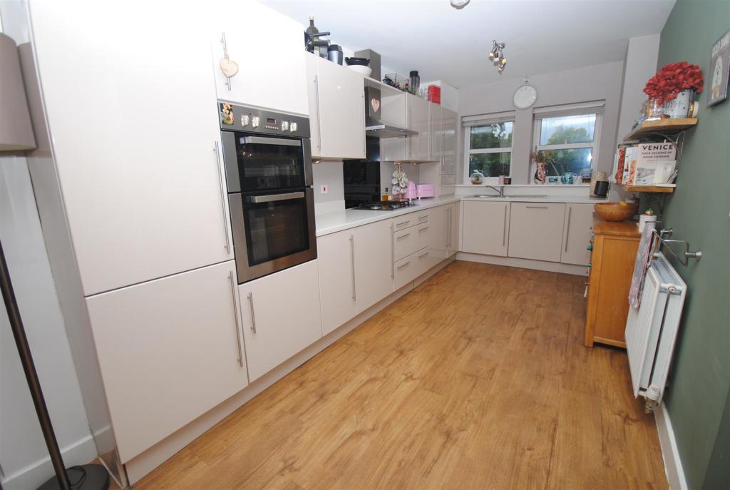 27ebarleyhillroadkitchen.JPG