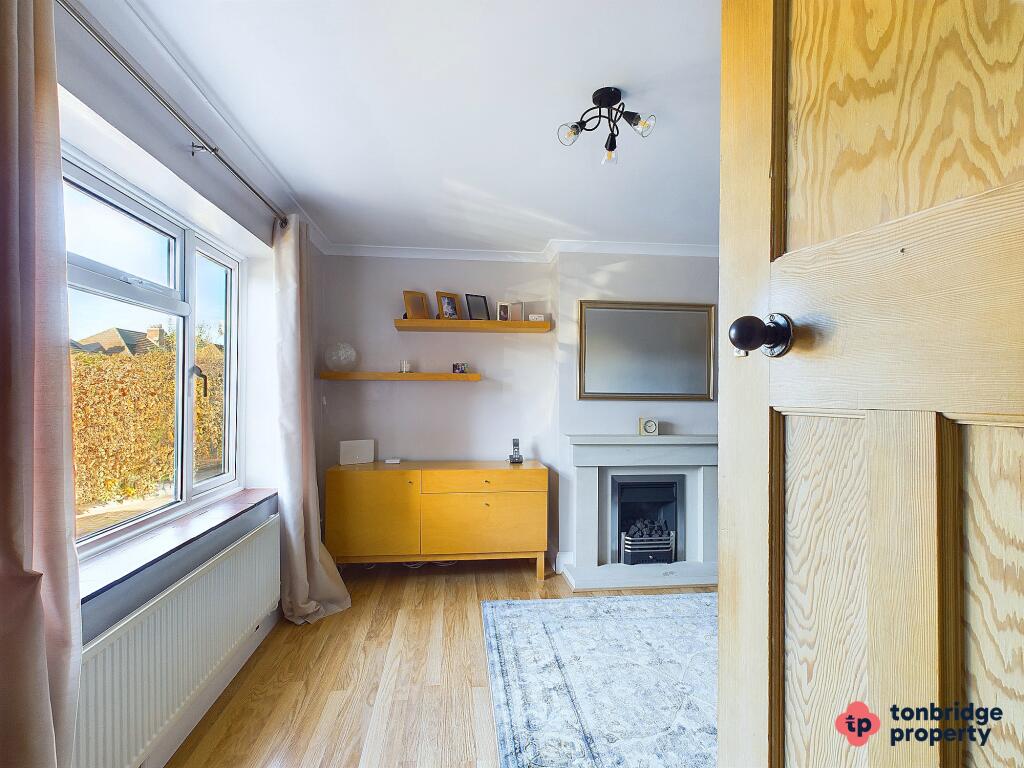 CAM03742G0-PR0015-STILL008