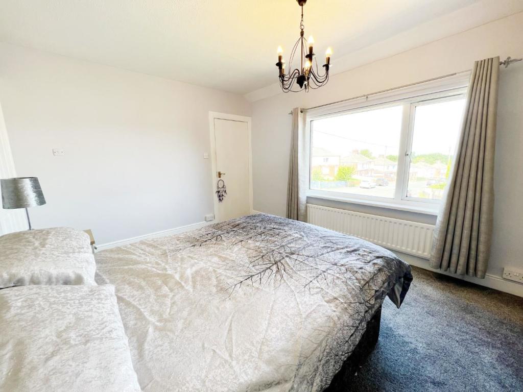 Bedroom 1 pic 3.jpg