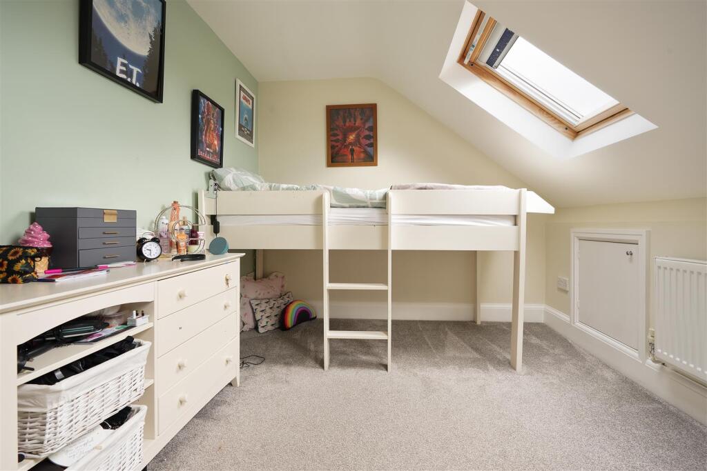 BEDROOM 4