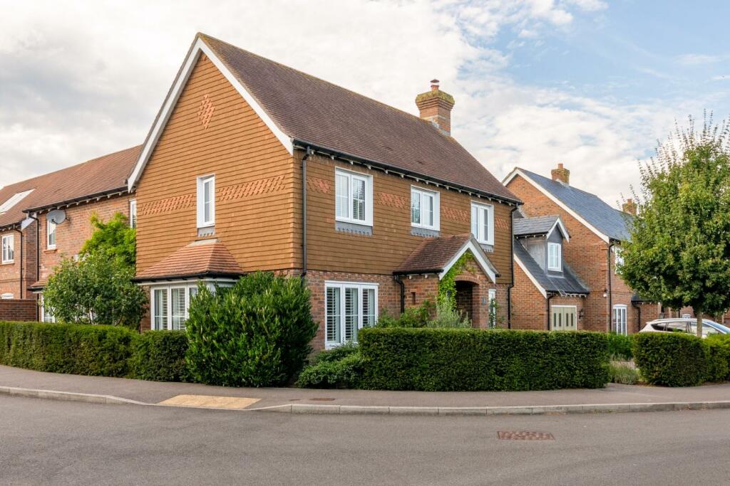 Charlwood Drive-23.jpg