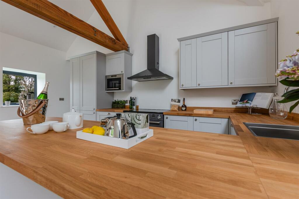 A05 - Barns @ Higher Court Barns, Littlehempston -