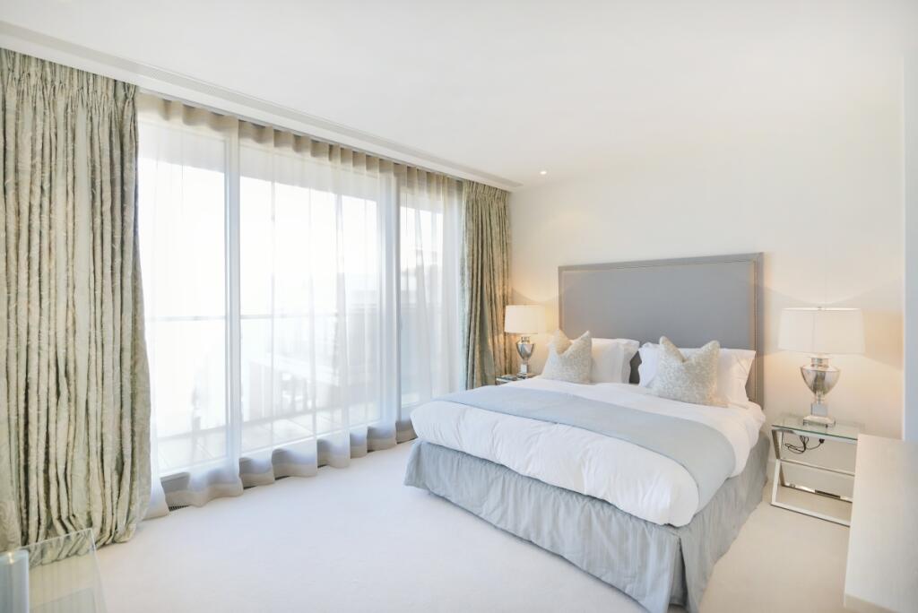 805-THE-KNIGHTSBR...