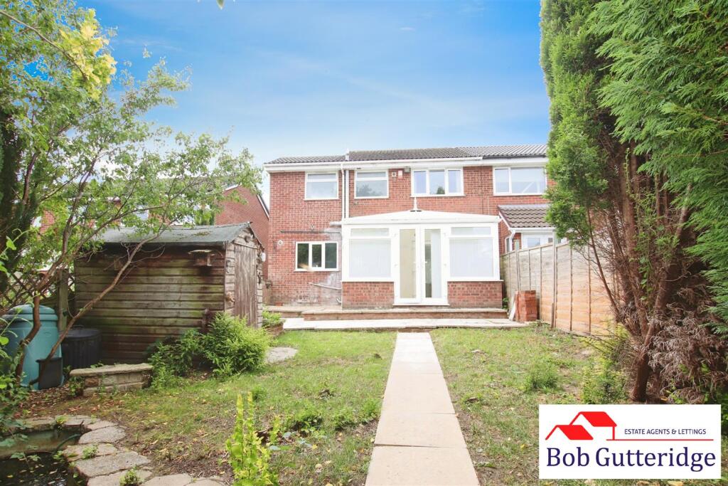 ENCLOSED REAR GARDEN