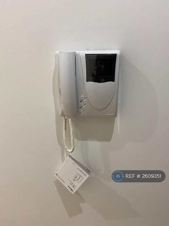 Answer Phone