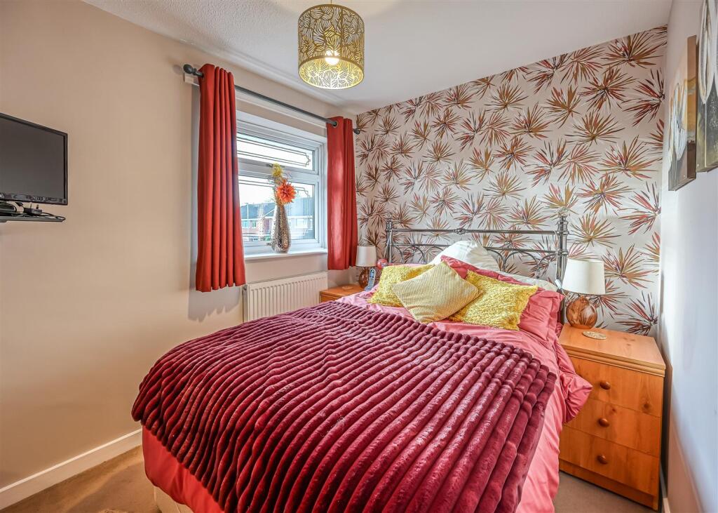 18 Longford Close-3.jpg