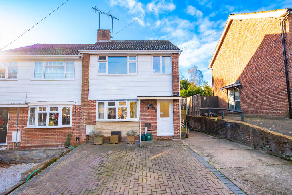 Maple Gardens, Yateley, Hampshire, GU46