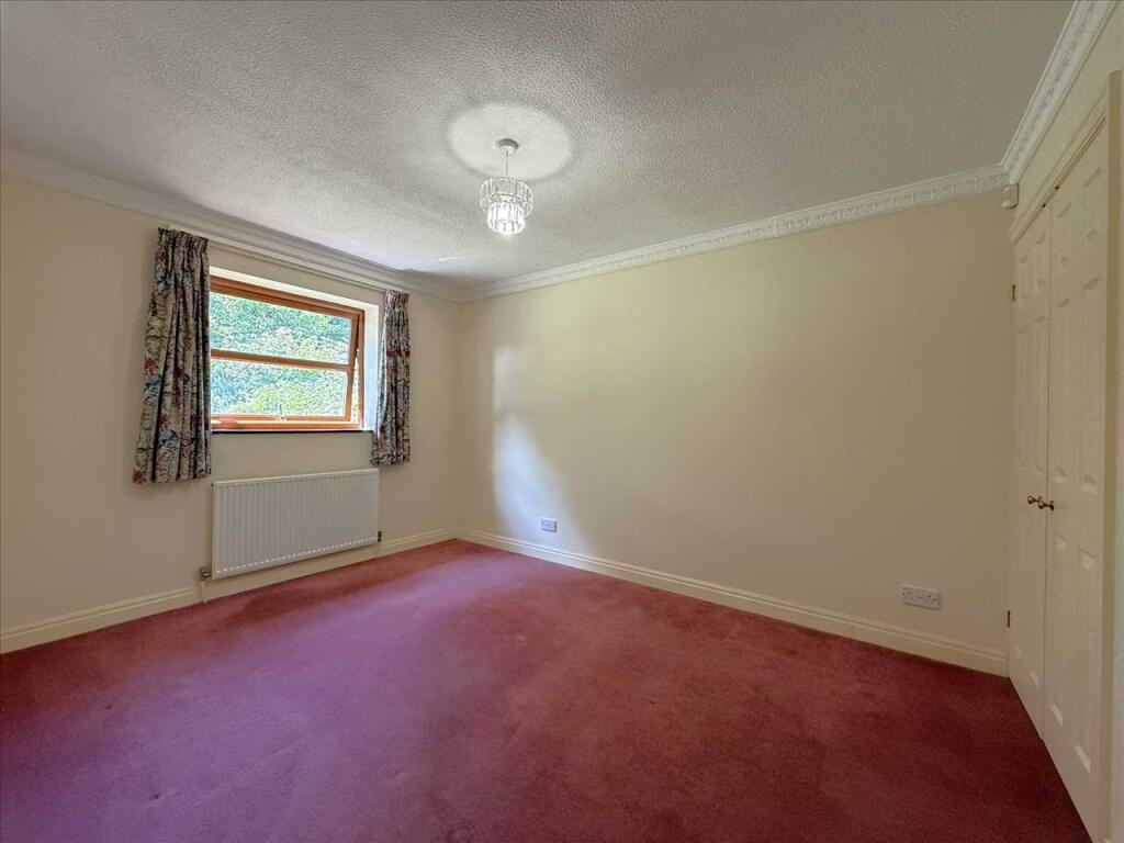 Bedroom (rear)