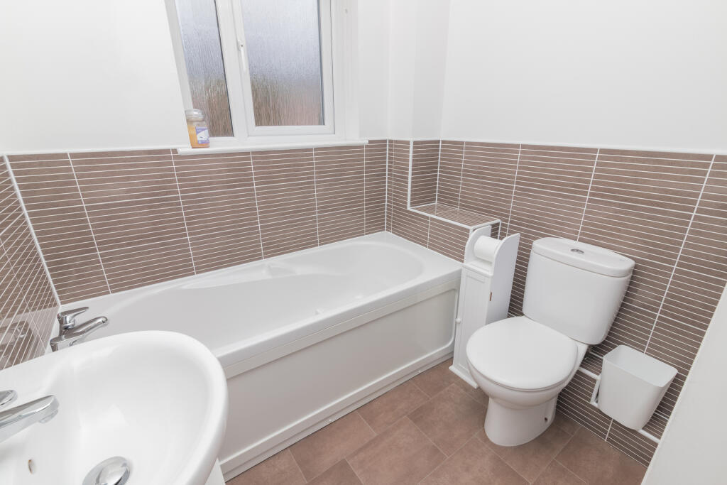 109 ivy gardens Paisley PA1 2BT L-8