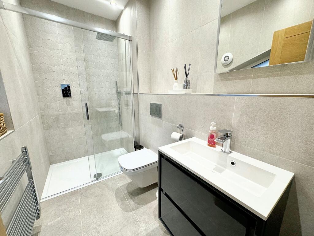 Bedroom Three En-suite