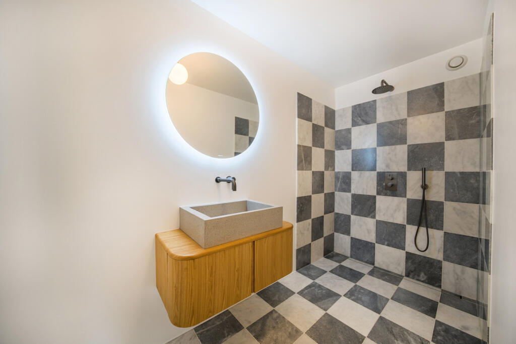 1383467-8-692968e...