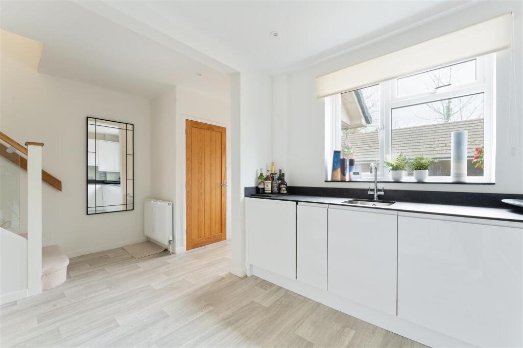 1 Milburn Close-10.jpg
