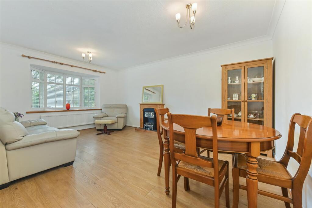 Sitting/Dining Room