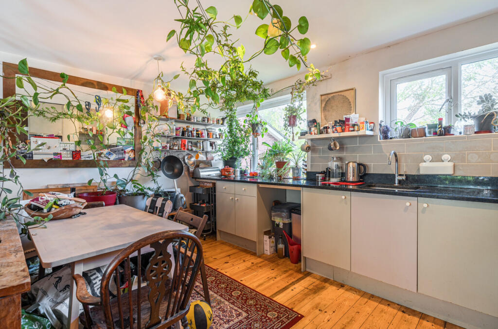 1372559-4-68fb59b...