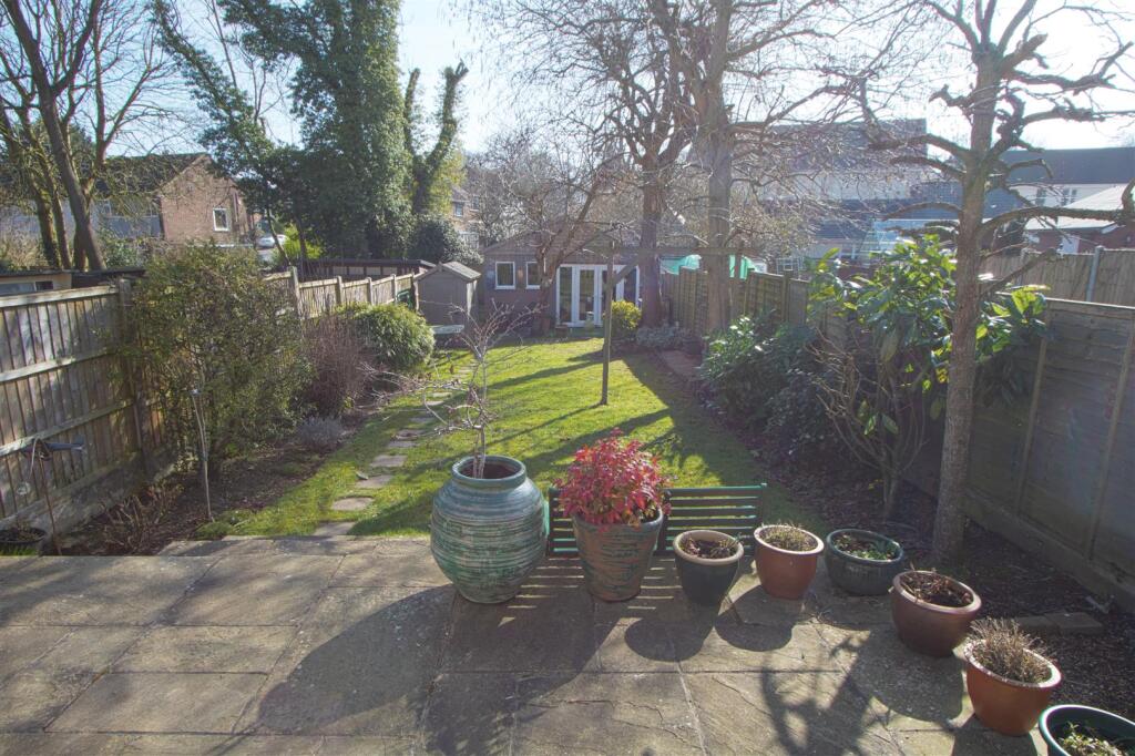 GARDEN2.jpg