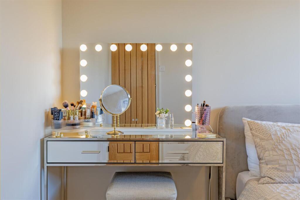 Bedroom 2-2.jpg