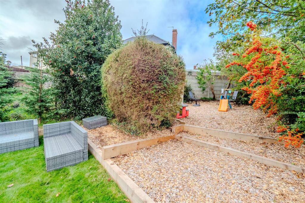 Rear garden (2).jpg
