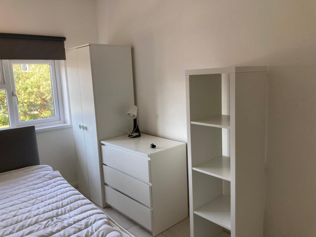 56 Larchwood bedroom 3.jpg
