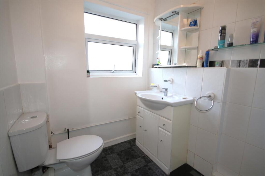 Shower Room b.JPG