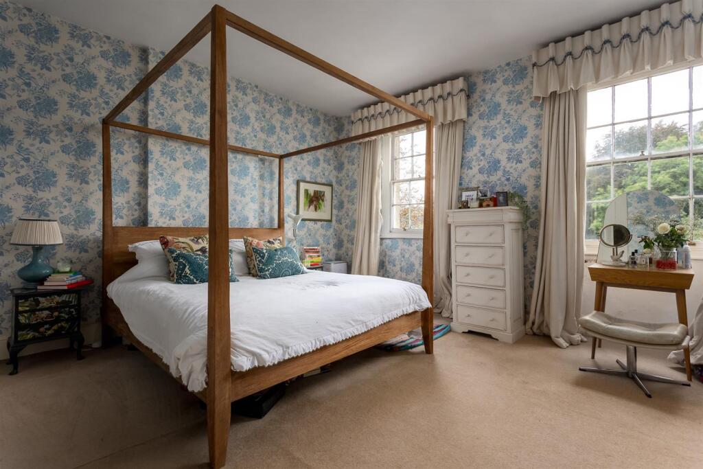 65 - Oakley House - GL5 5PQ - Web.jpg