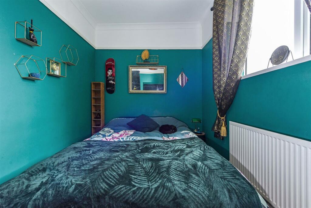 Bedroom 1.jpg