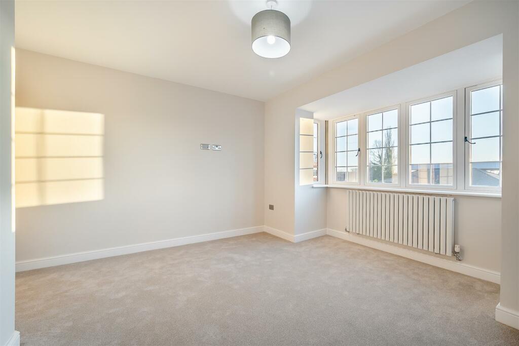 8581130-interior11.jpg