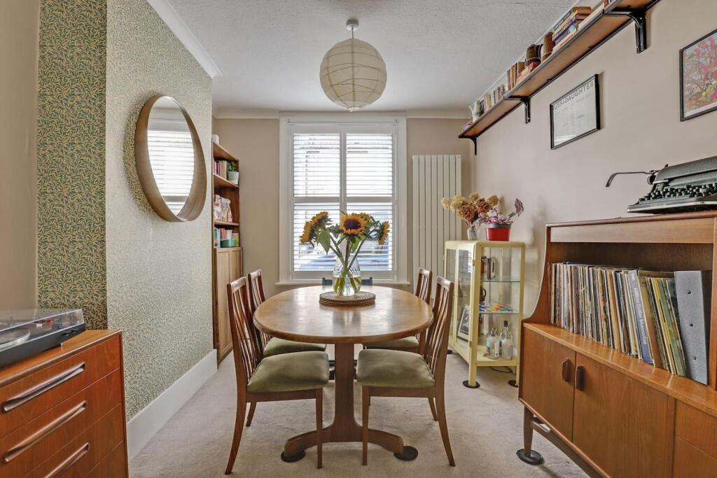 08-7f7cJHPropWorld - 35 Percy Road - 23-medium.jpg