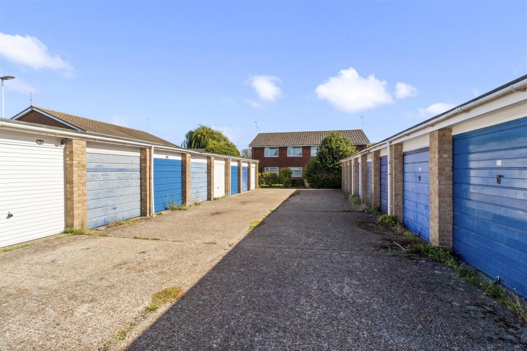 18 Vancouver Close-019.jpg