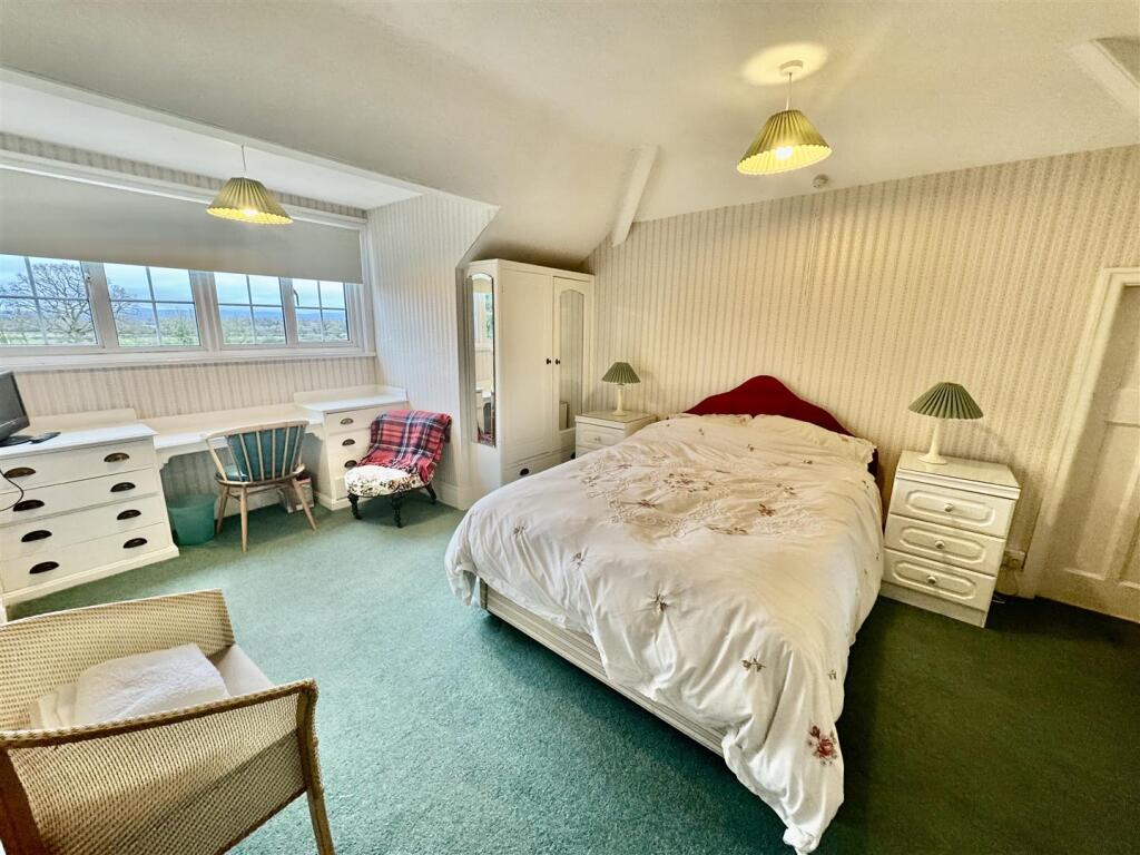 FIRST FLOOR BEDROOM