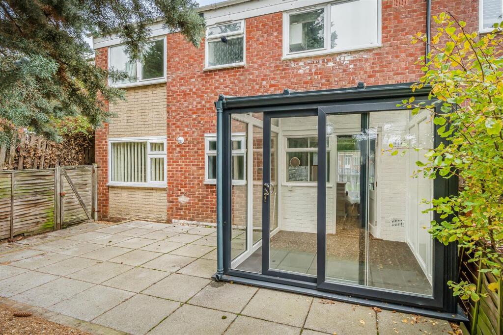 18 Cowan Close, Rugby (4).jpg