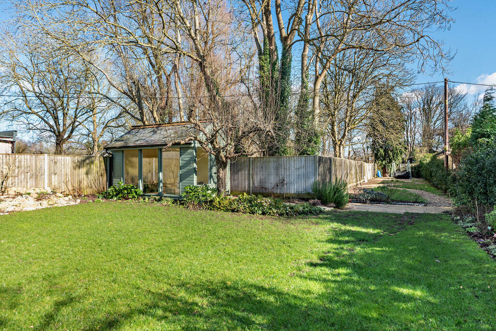 8638311-exterior1...