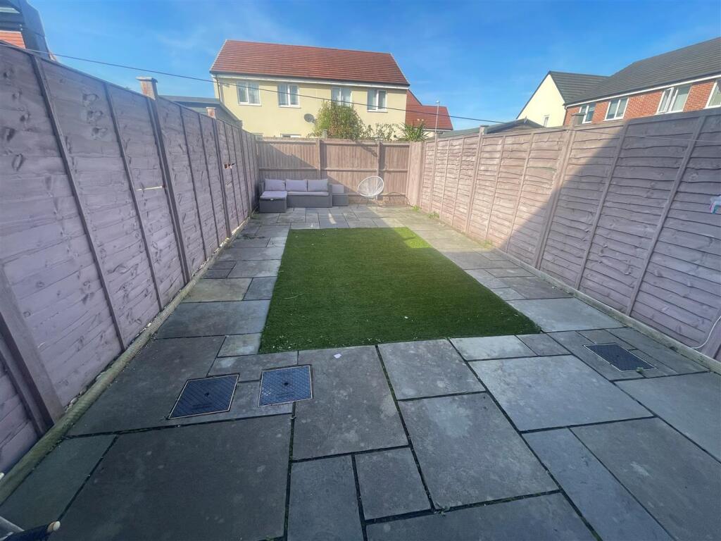 REAR GARDEN.jpg