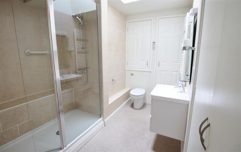 Bathroom.JPG