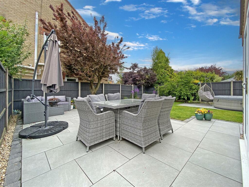 Delightful Rear Garden 872