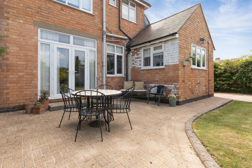 12 Longrood Road (4).jpg