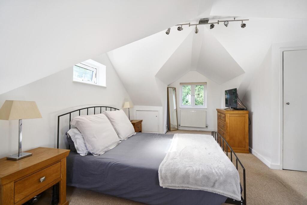 Master Bedroom  05.jpg