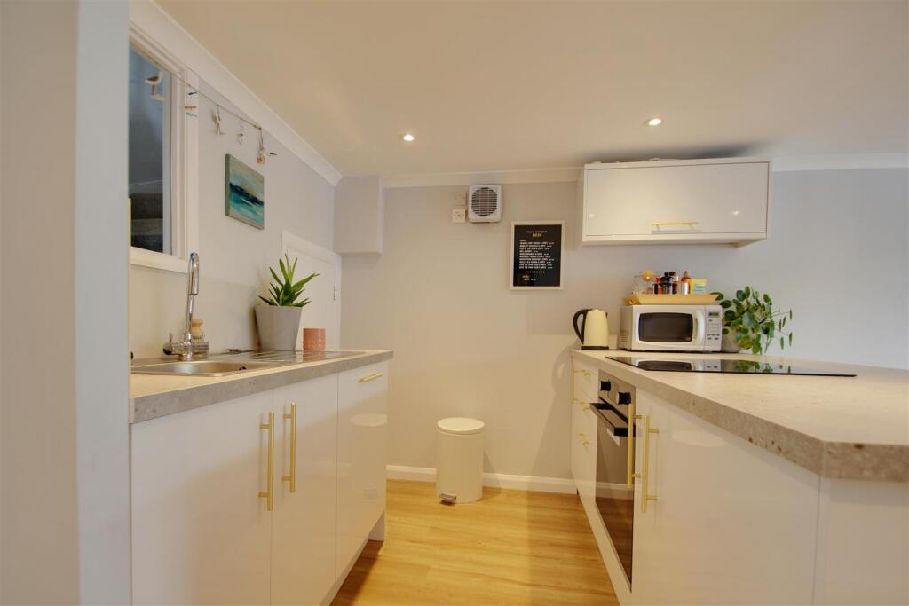 Open Plan Lounge Kitchen