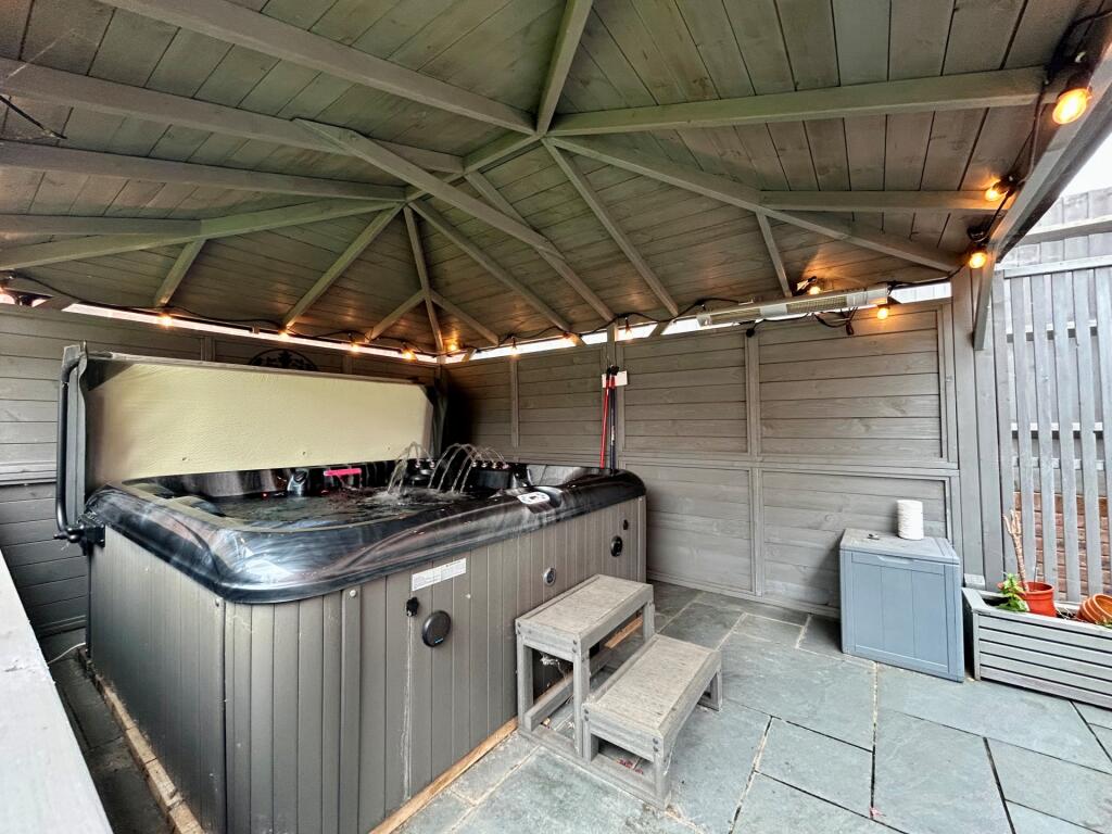 JACUZZI