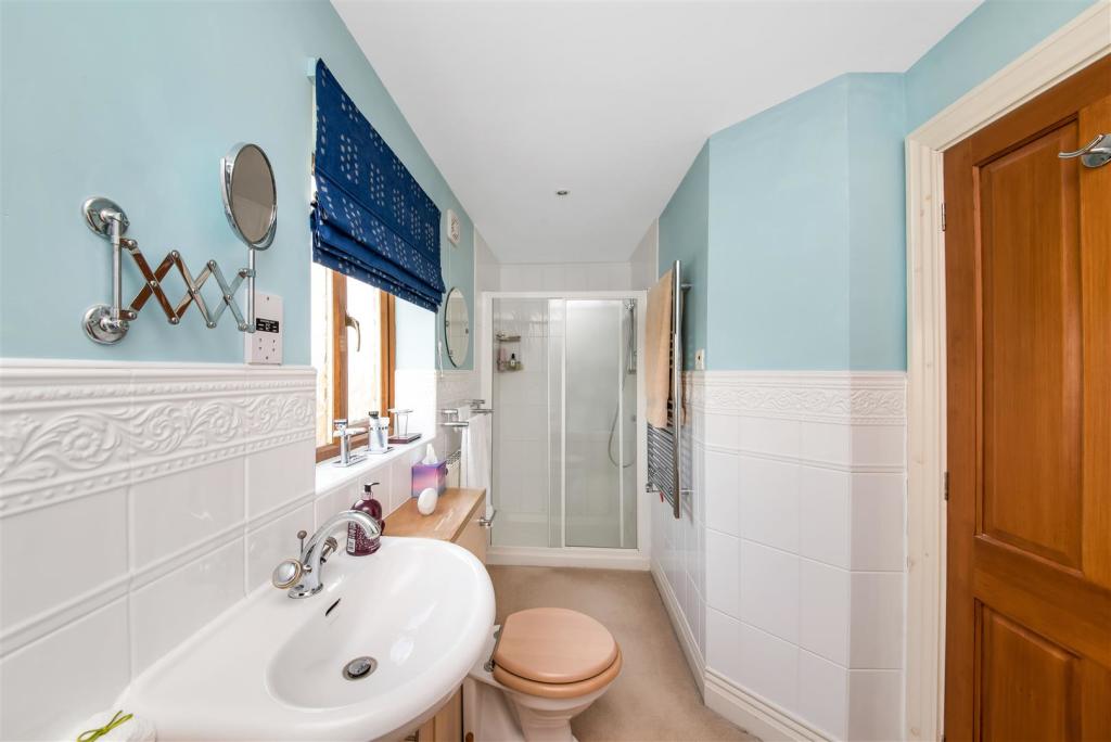 EN-SUITE BATHROOM
