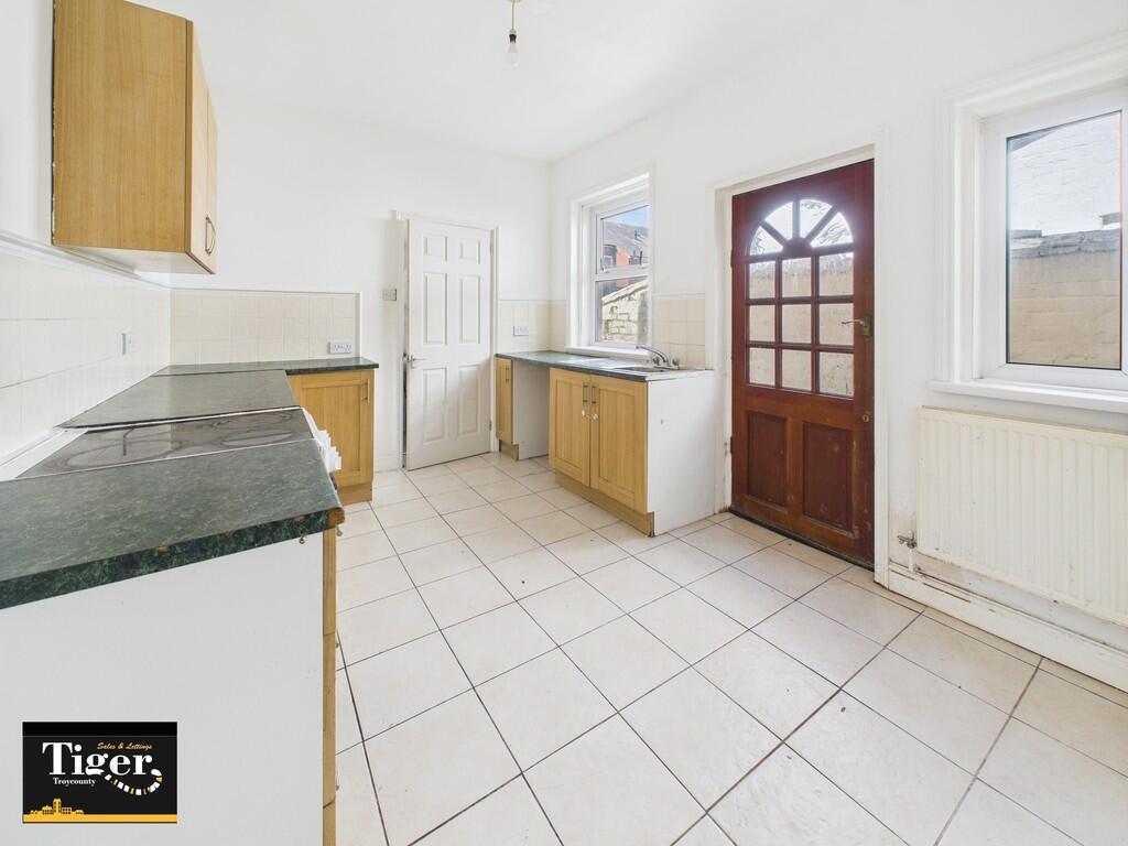 CAM02176G0-PR0635...