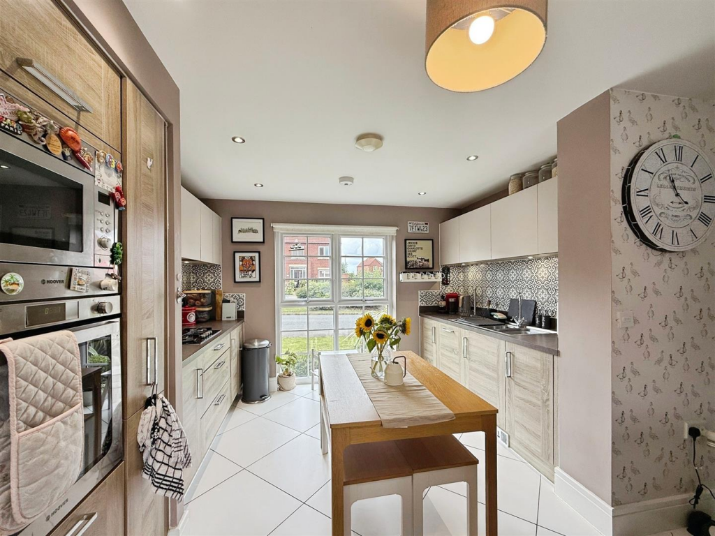 Open plan kitchen/Living area