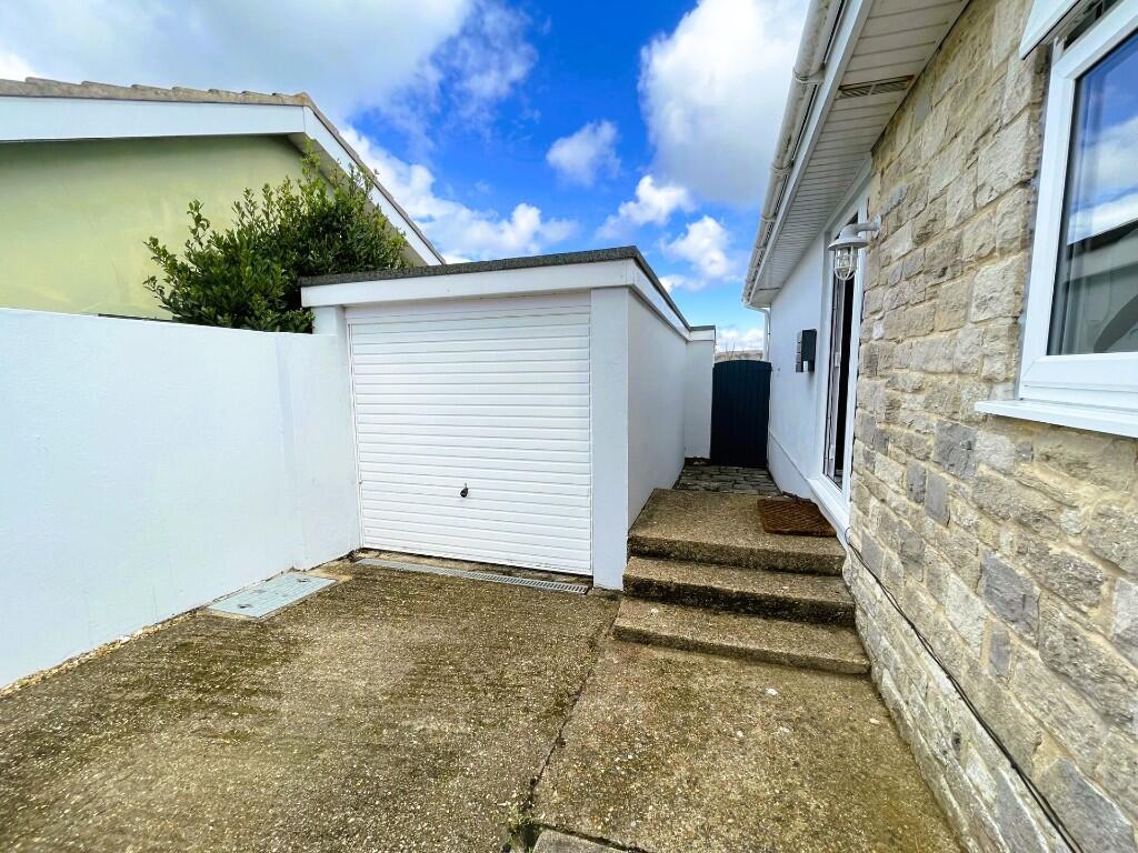 Garage/driveway